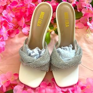 They are size 8 but runs small, it might fit a size 6 1/2 - 7 1/2